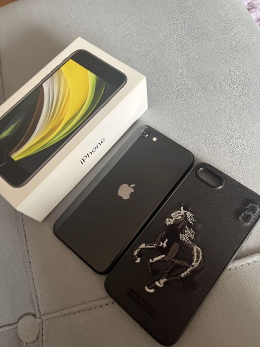 Айфон SE 64gb 75% С коробкой
