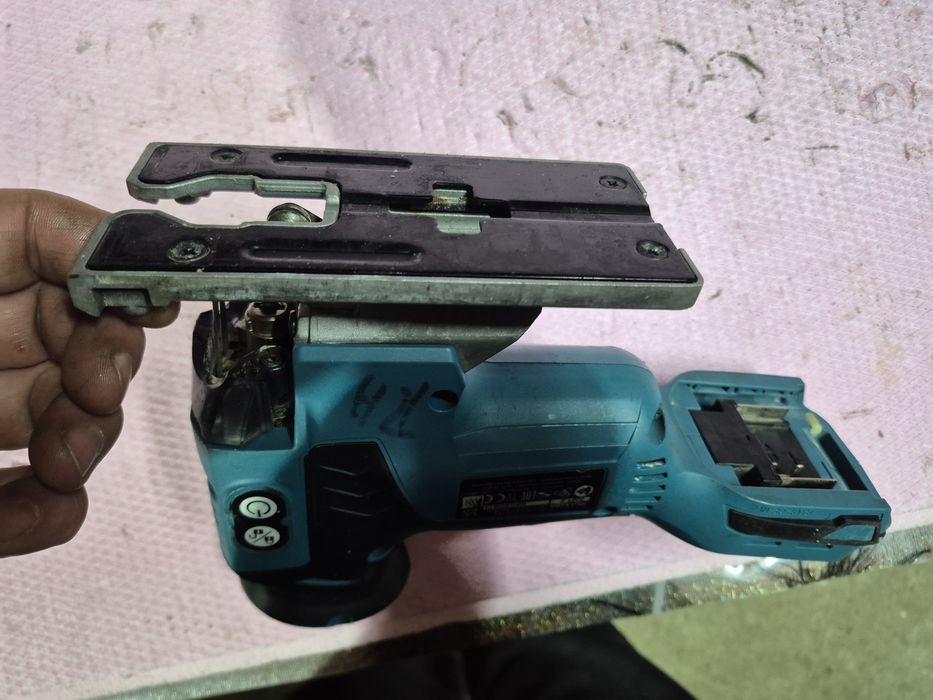 Șoricel pendular MAKITA DJV 181 18V