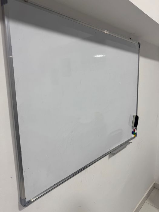 Продаются парты, стулья , шкаф и доски