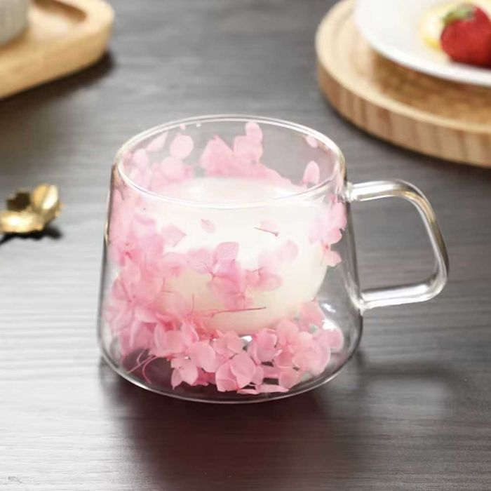 Двустенна чаша за чай, кафе и розови цветя Термочаши студени напитки