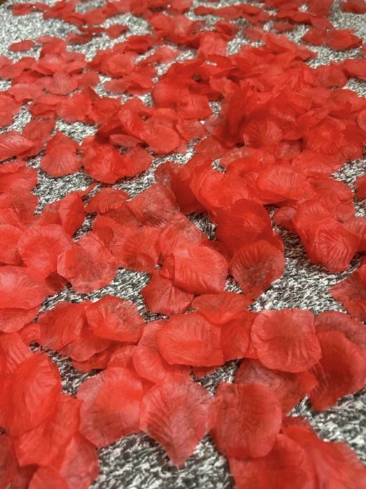 Листенца от роза за декорация за празници- идеални за Свети Валентин