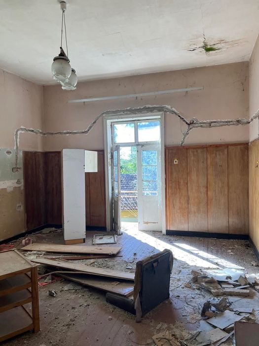 Самостоятелен имот (бивше училище)