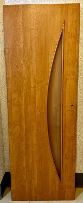 Продам межкомнатные двери с навесами