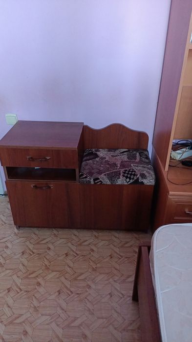 Тумбочка с пуфиком