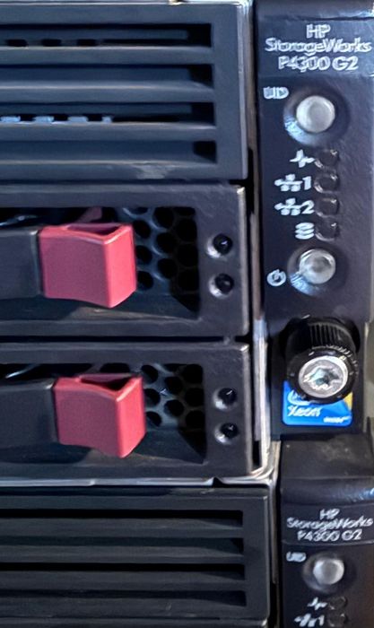 Продаётся HP StorageWorks P4300 G2 (8×450 GB SAS 15K)