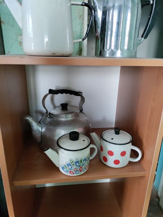 Электрический чайник и плитка