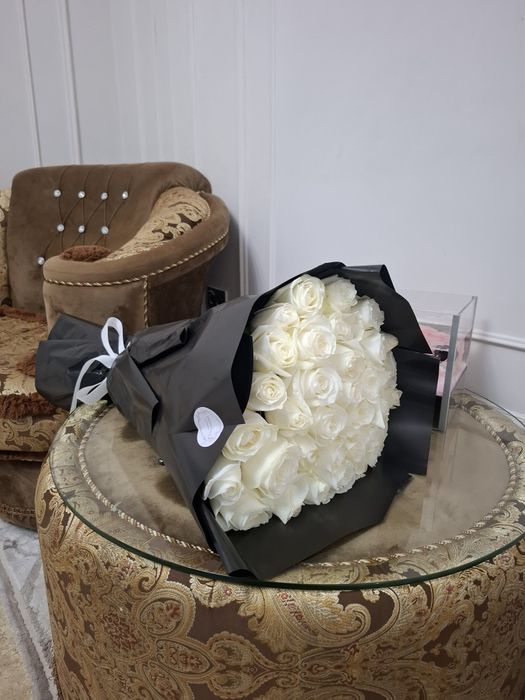 Ақ роза гүлдері сатылады