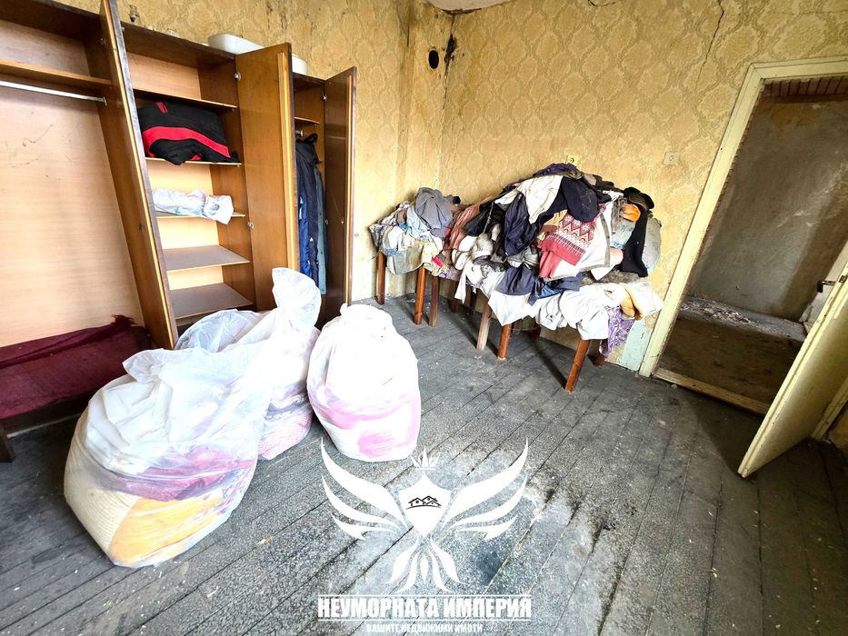 Продавам Двуетажна къща с постройки 155РЗП с 662кв. в двор село Стоево