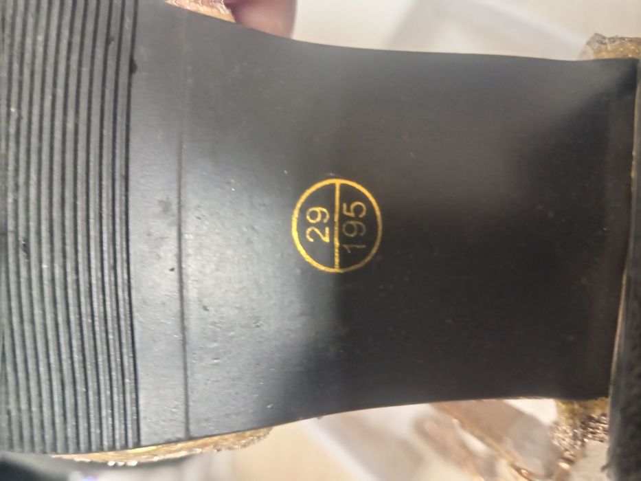 Продам туфельки нарядные