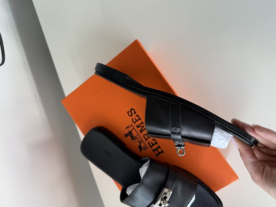 Естествена кожа дамски черни чехли Hermes