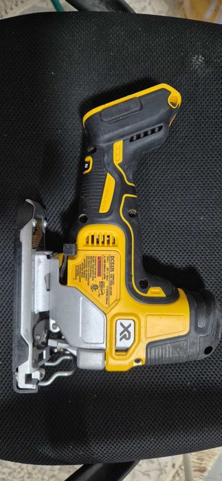 Лобзик Dewalt DCS335