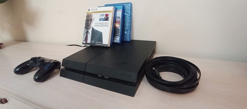 Продается PS4 с дисками