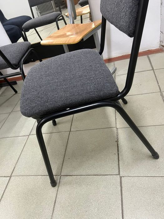 Мягкие,деревянные стульчики и столы