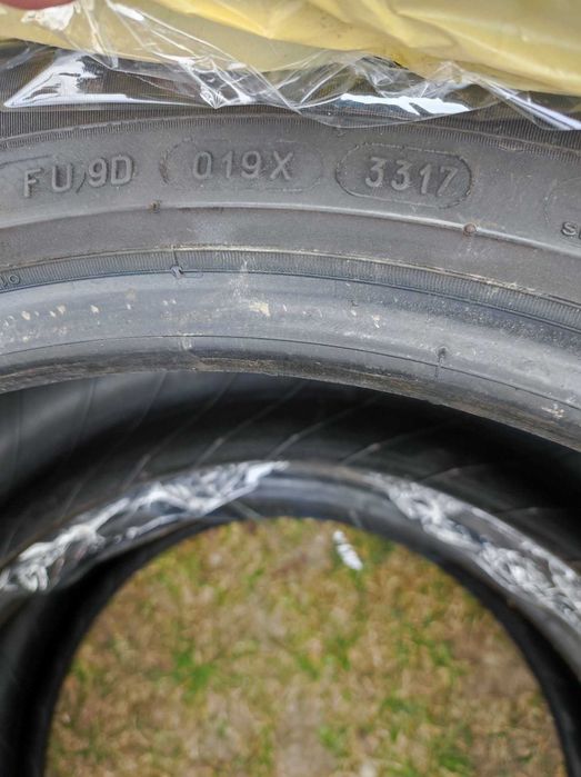 Vand patru Anvelope vara Michelin 245 45 R17 99Y 300 lei