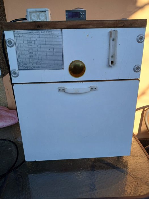 Incubator 130  ouă de  găină