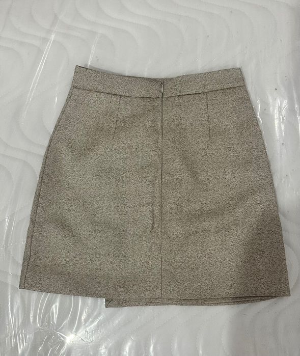 Бежевая юбка на молнии