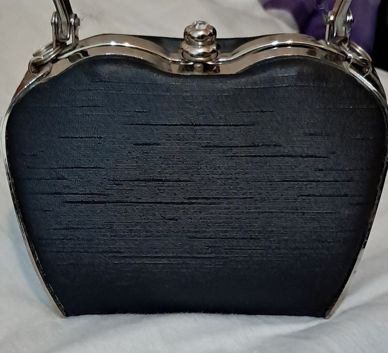 Нова чанта, вечерна, тип Ябълка, черна