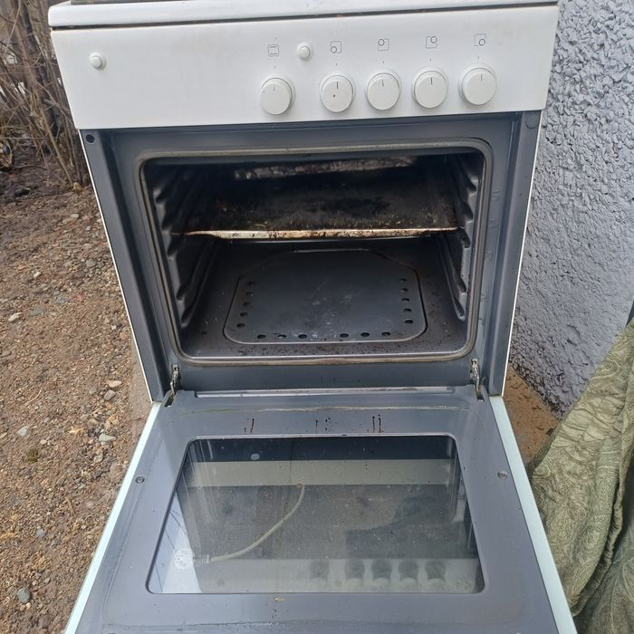 Продам газ плиту бош