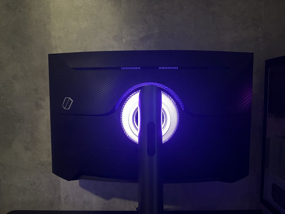 Samsung Odyssey G7 27”