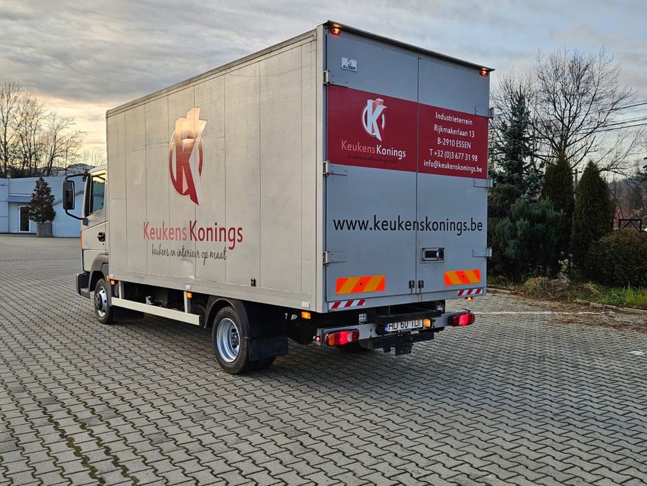 Schimb Nissan Alteon detarat 3,5t se conduce cu cat. B