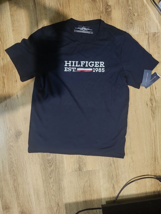 Тениски Nike, Tommy Hilfiger