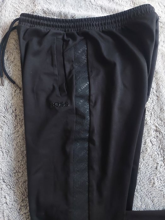 Hugo Boss , XL 36  размер , мъжко долнище ,нов модел ,оригинал