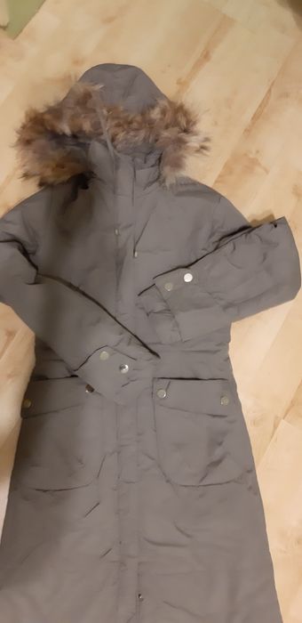 Дълго топло яке със сваляща се качулка