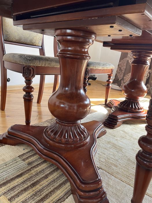 Стол со стульями