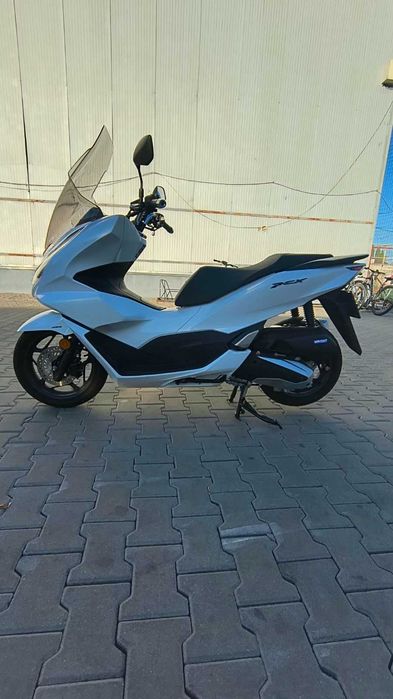 Scuter Honda PCX 125 ABS | 2023 | 7.603 km | Keyless | Parbrize inalte Puig + Givi