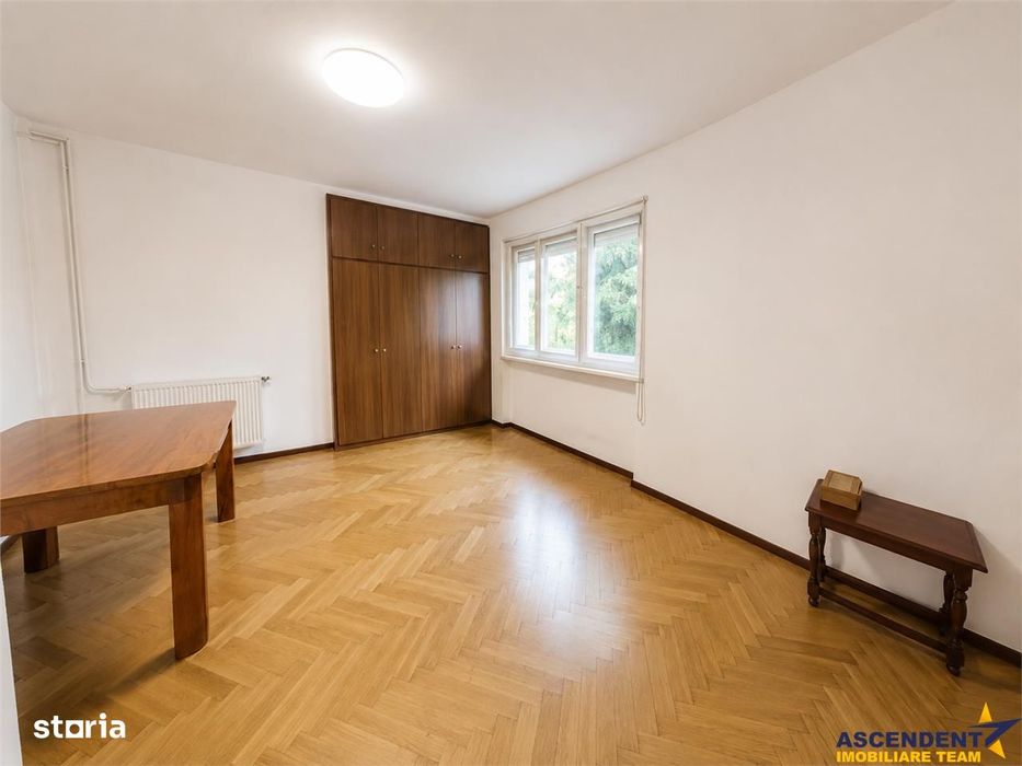 Apartament reprezentativ, 5 camere, pentru birou sau locuinta, Central