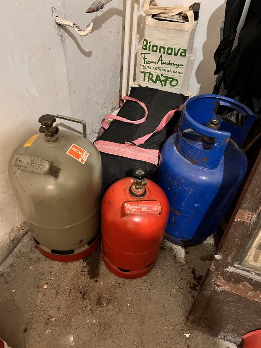 Газови  бутилки 3 броя рязлични