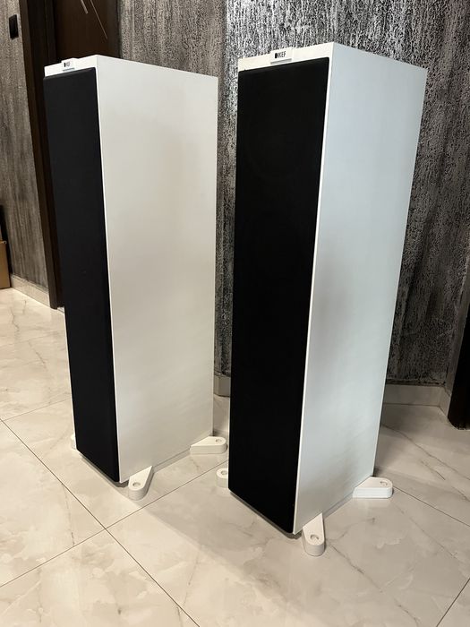 KEF Q750.