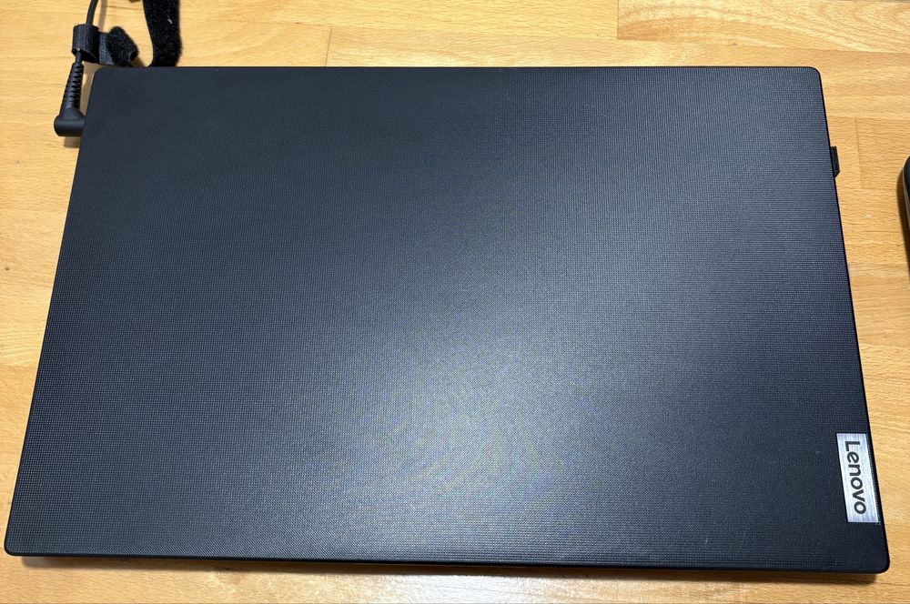 Laptop Lenovo V15 G2 ITL cu procesor Intel Core I5