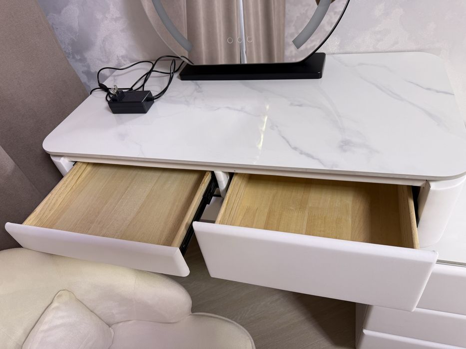 Туалетный Столик