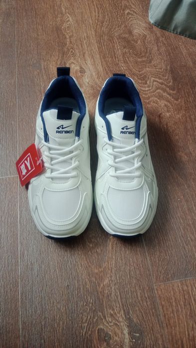 Продам новые кросовки