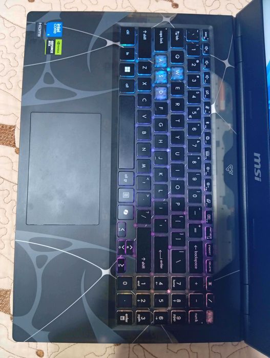 Laptop Gaming MSI Cyborg 15 B2RWEKG Intel Core 5 RTX 5050 8GB GDDR7 16GB DDR5 SSD 512GB Garantie + Cooler si Hub USB Cadou