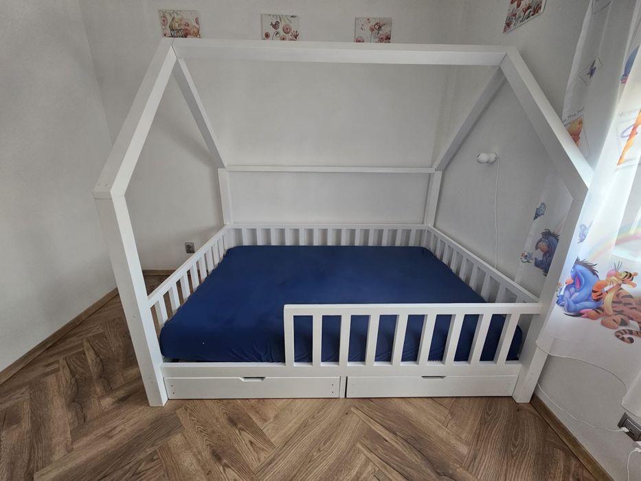 Pat casuta din lemn masiv -montessori-