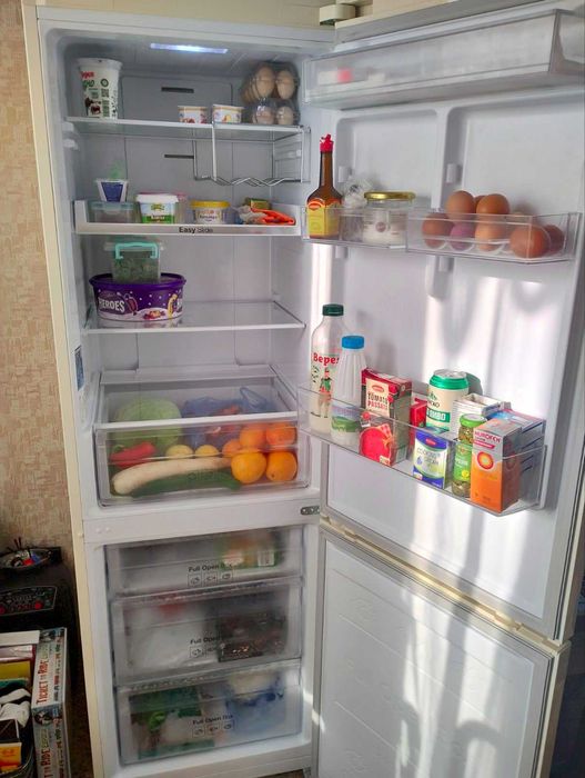 Хладилник с фризер Samsung RB31FERNDEF