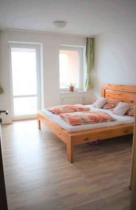 Дава се под наем Двустаен апартамент в Пловдив, Кършияка - 62 кв.м за 235 € - Снимка #2