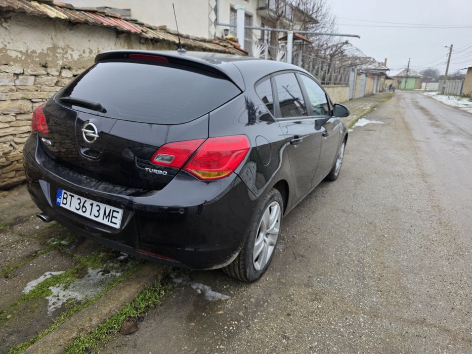 Opel Astra J 1.4T 2010г