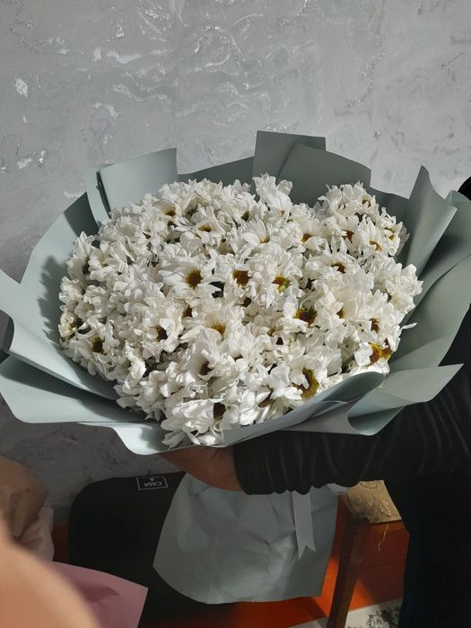 Гүлдер сатылады.