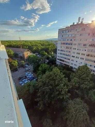 Apartament 3 camere, 3 debarale, balcon mare, etaj 8/10 cu lift