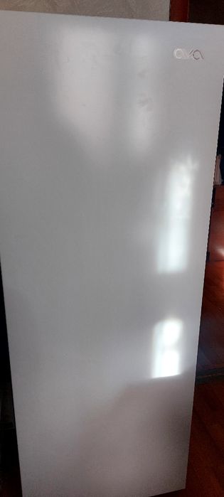 Продам морозильник новый AVA