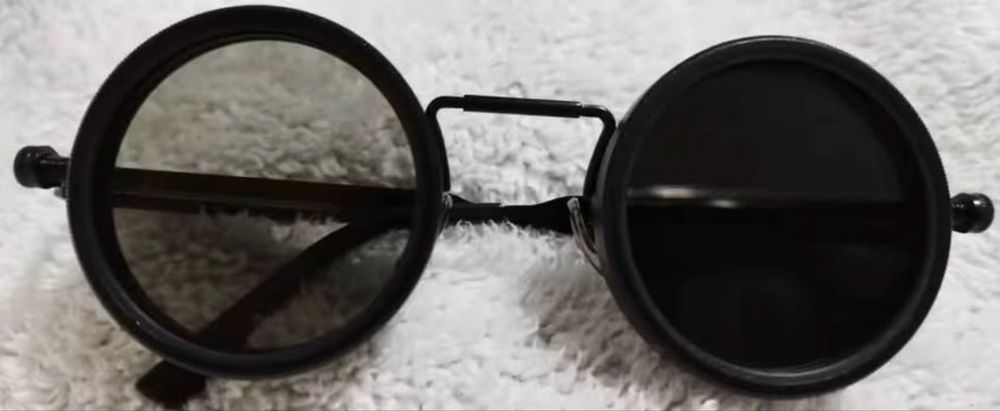 Ochelari de soare cu transparenta reglabila