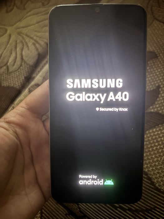 Samsung A40, бял