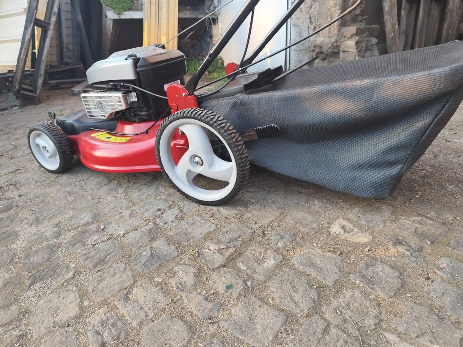 Самоходна бензинова косачка