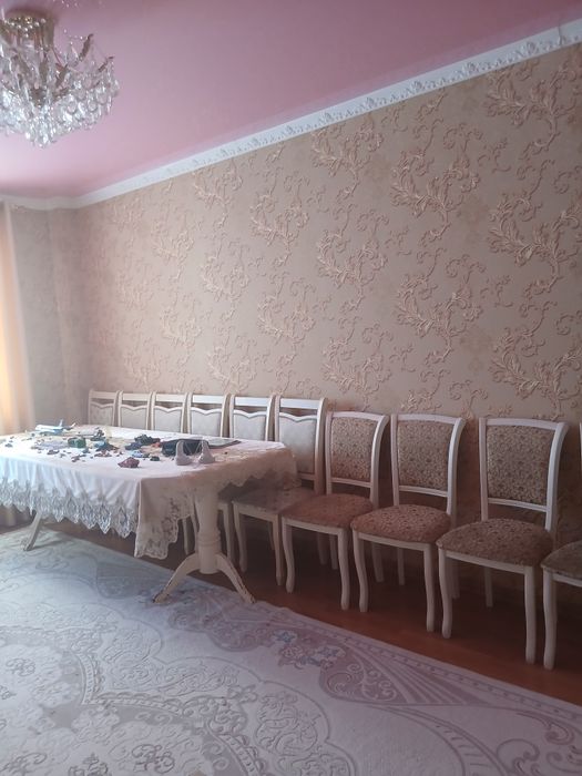 Стол и стулья хорошем состоянии