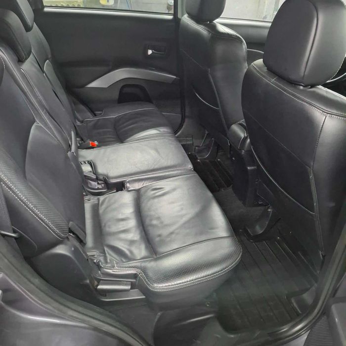 Mitsubishi aoutlander 7 места