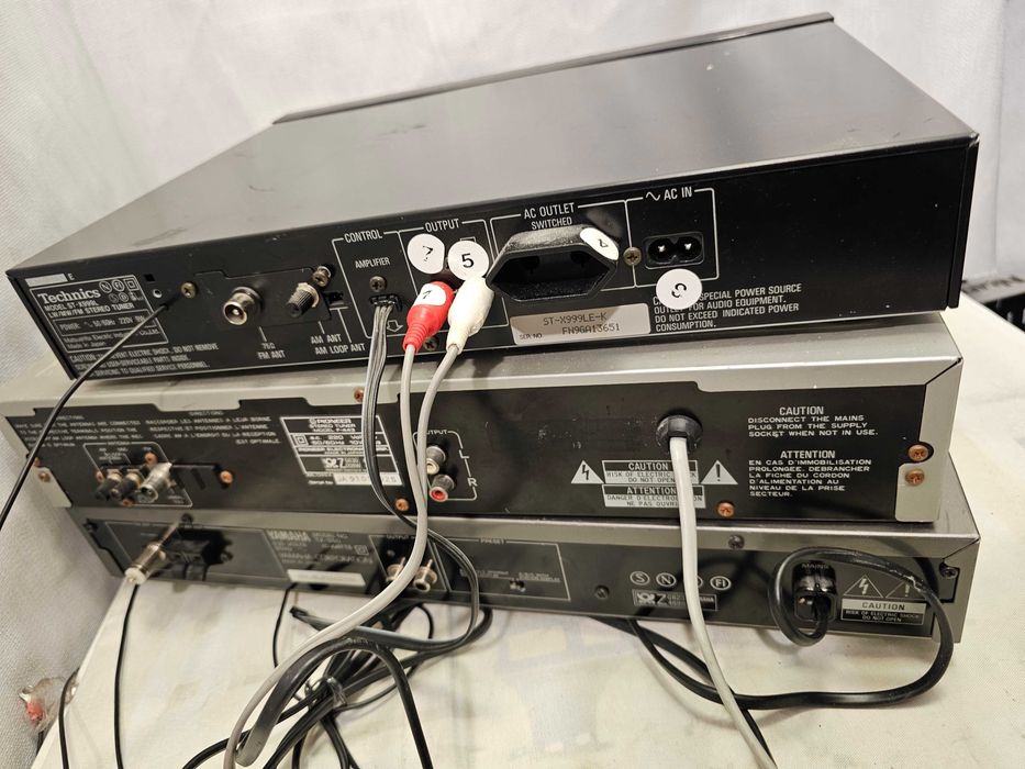 Tuner Pioneer F443 si Technics ST-X999L