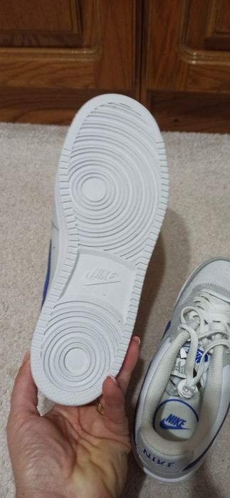 Adidași Nike noi